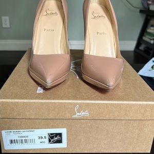 39.5 Christian Louboutin